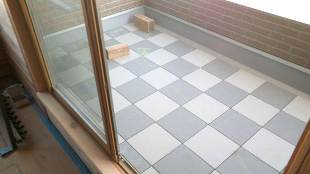 横須賀　山本　塗装　ベランダ　　防水　床　タイル　DIY 掃除　メリット　デメリット