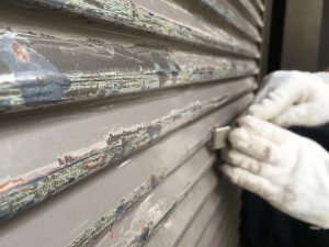 雨戸の下地調整こする削る