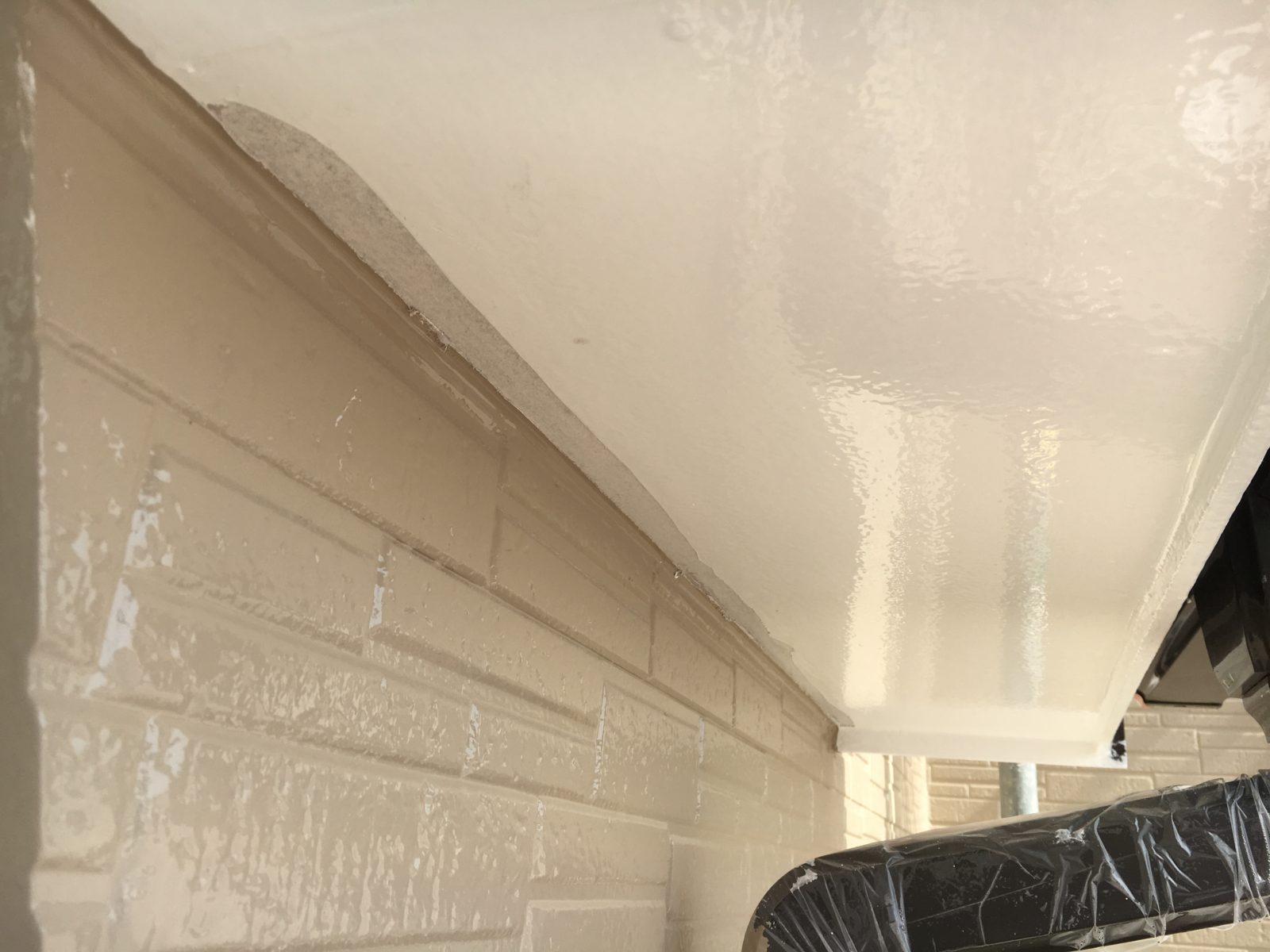 施工中に軒天井が剥がれた 山本塗装